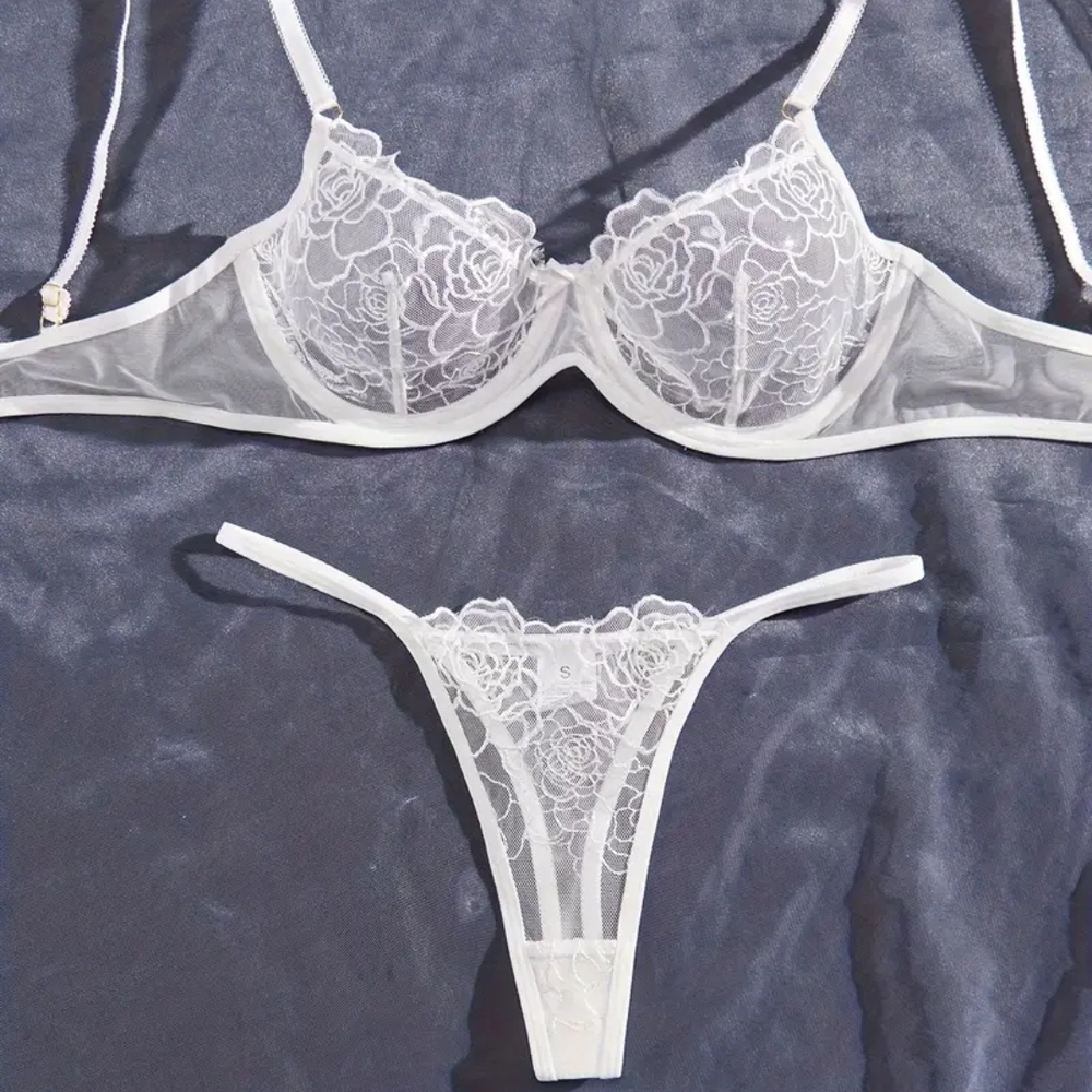 White Lace Lingerie Set Large NWOT               #15